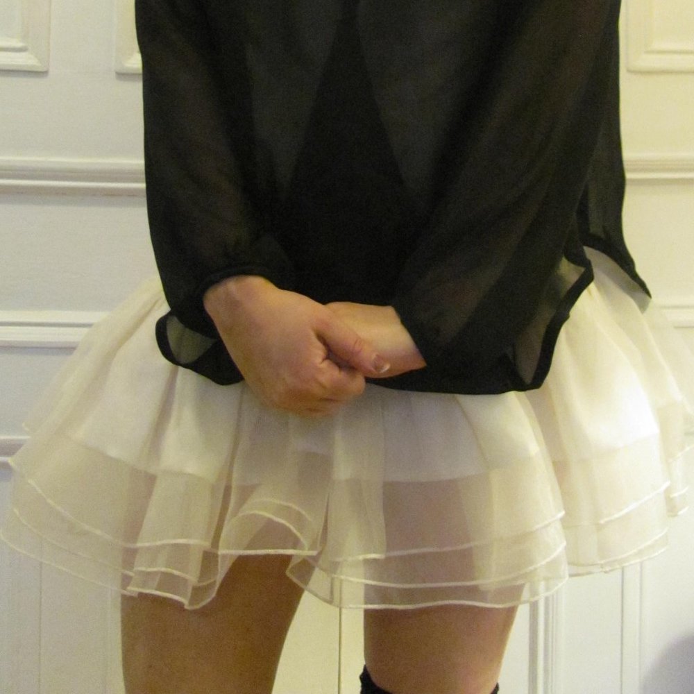 Dress - Picture 3 of 9